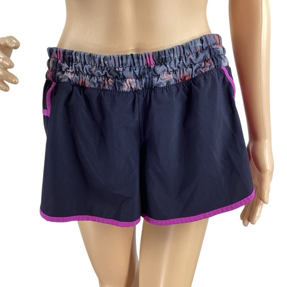 Lululemon Tracker Short III 4-Way Stretch Size 10 Navy Purple Floral - Picture 2 of 6
